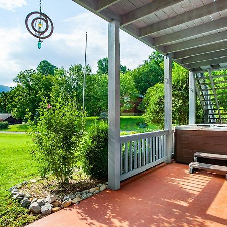Ole Smoky Bnb - Game Room, Hot Tub, Mtn Views! Pigeon Forge Exterior foto