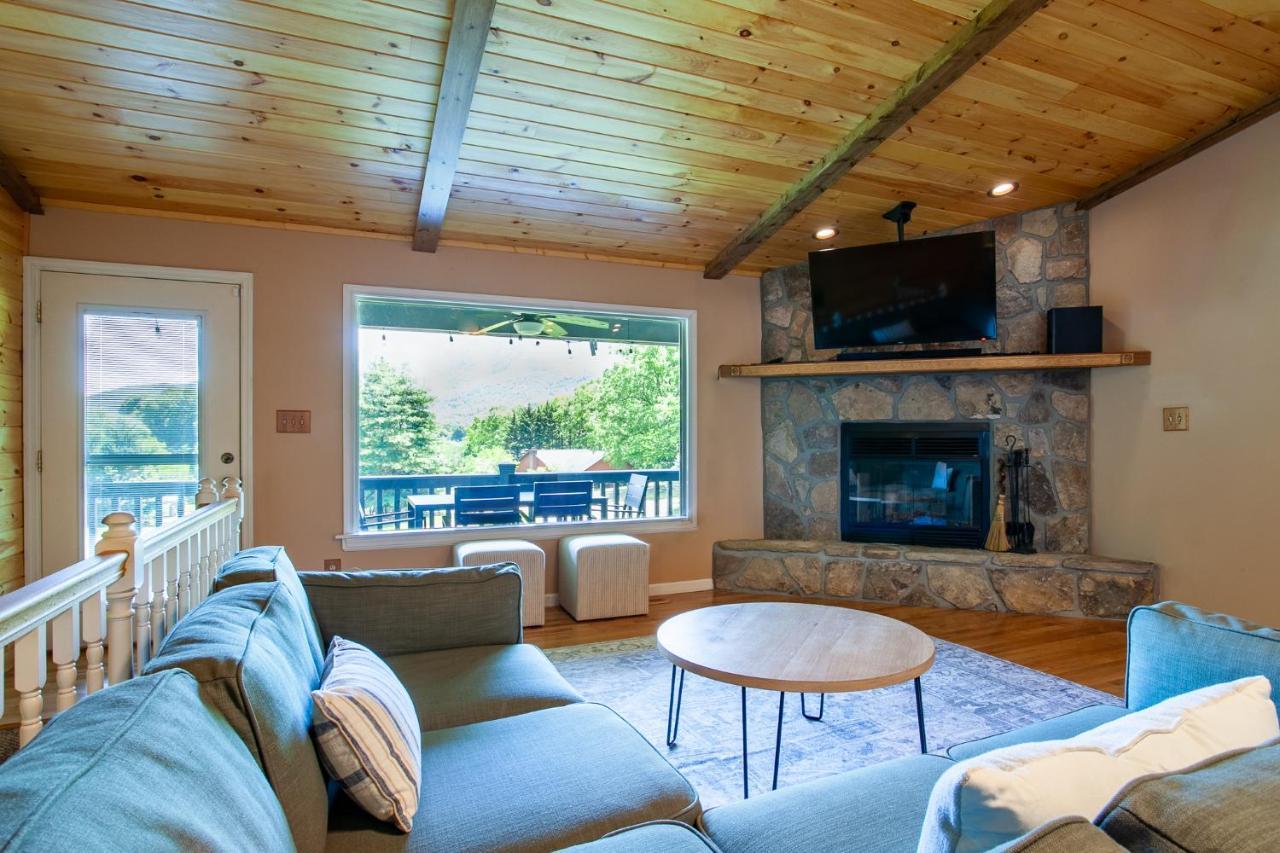 Ole Smoky Bnb - Game Room, Hot Tub, Mtn Views! Pigeon Forge Exterior foto
